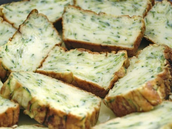 Gâteau invisible aux courgettes, basilic et parmesan