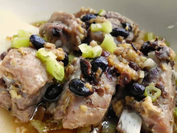 Travers de porc à la vapeur avec pâte de riz