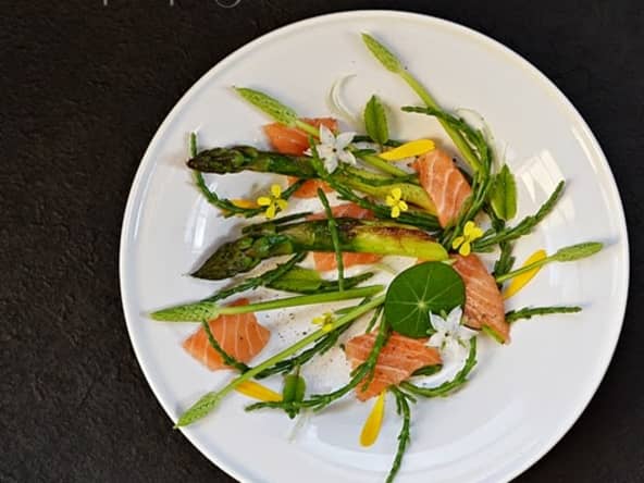 Asperges sauvages, saumon, salicornes, infusion citronnelle gingembre