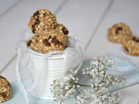 Biscuits végétaux aux flocons d'avoine, raisins secs et noix de cajou