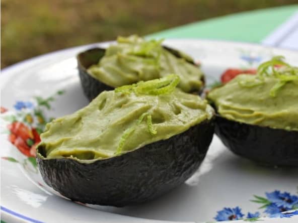 Petites crèmes d'avocat au citron vert