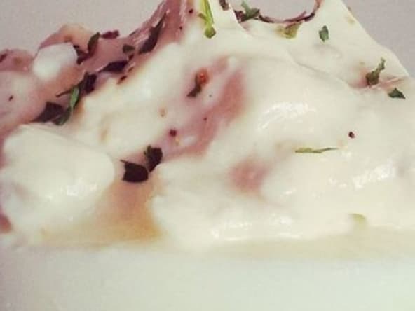 Oeufs durs à la crème d'oignons