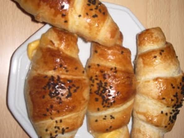 Croissants au cheddar et mortadelle
