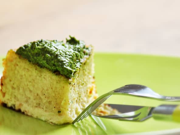 Gateau de boulgour au chèvre frais et pesto de pousses d'épinard