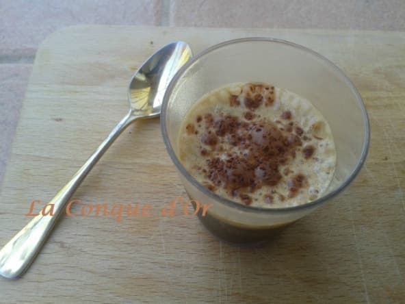 Café frappé saupoudré de cacao