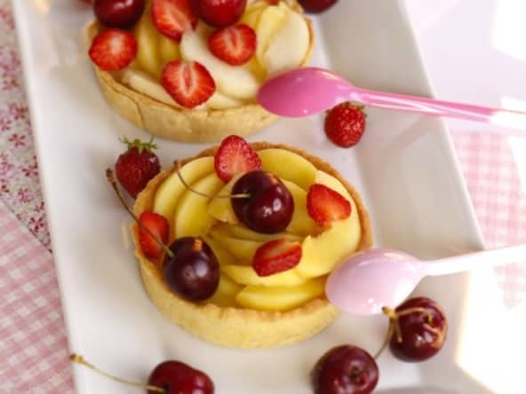 Tartes aux pêches crème citron et fruits d'été