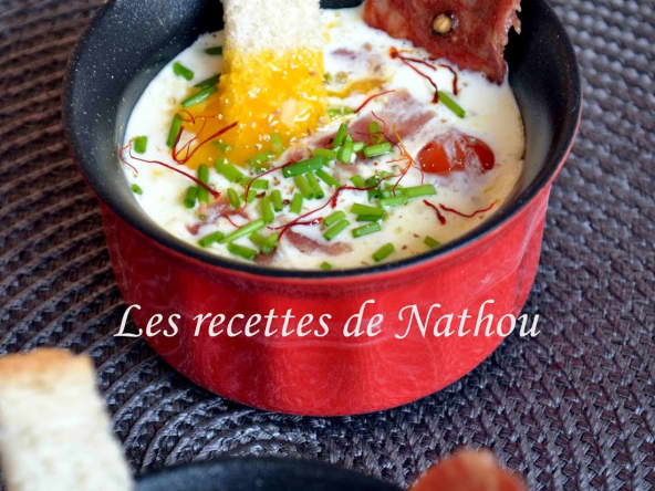 Oeufs cocotte au salami grillé