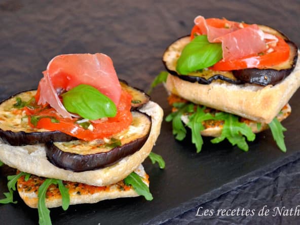 Bruschettas aubergine et tomate, pesto rouge et huile au basilic