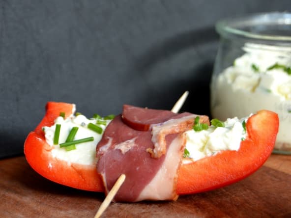 Tapas grillés aux poivrons et au magret de canard fumé pour fins gourmets