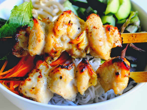 Brochettes de poulet grillé à la citronnelle et au miel