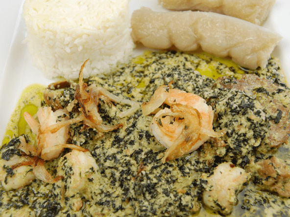 Ndolé du Cameroun viande, morue et crevettes