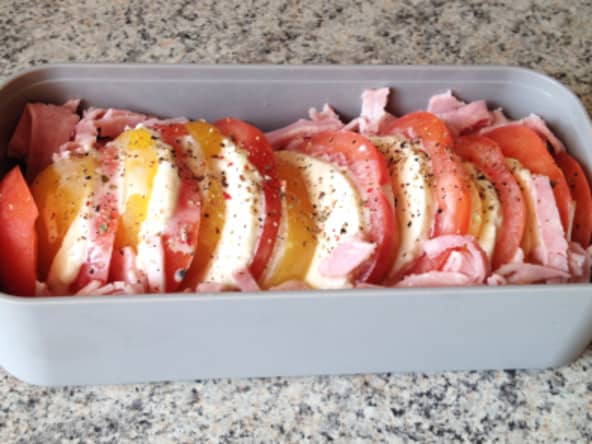 Bento tomates mozzarella et chiffonnade de jambon pour le déjeuner au bureau