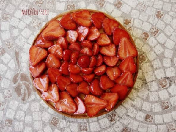 Tarte pâte sucrée, crème pâtissière et fraises 