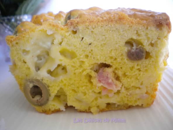 Cake aux olives, jambon et mozzarella