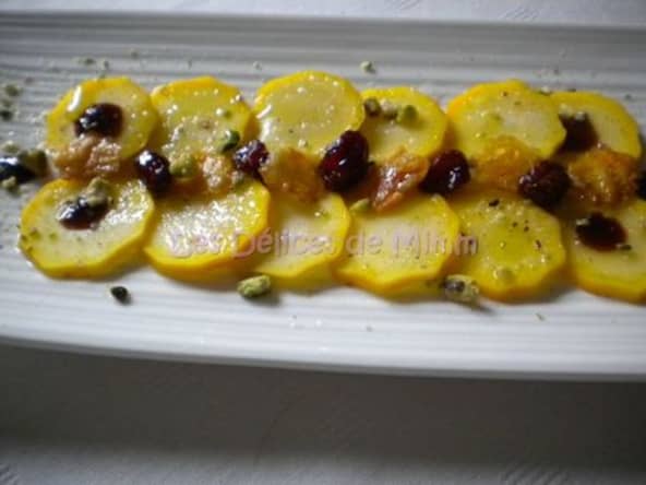 Carpaccio de courgettes jaunes, cranberries et tuiles au parmesan