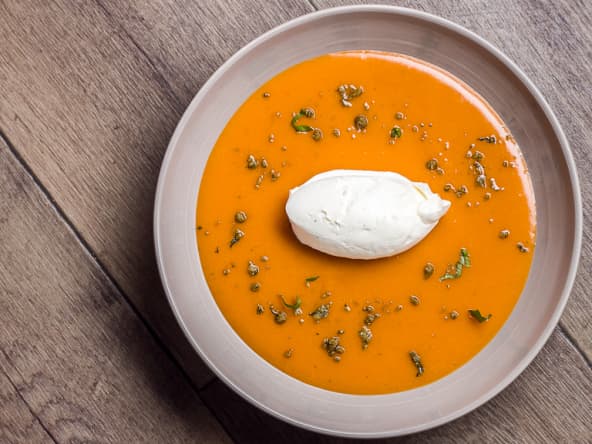 Soupe froide aux abricots et au thym