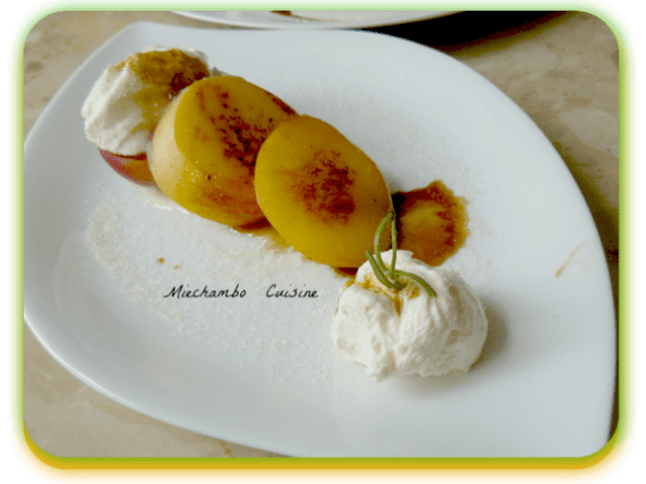 Nectarines grillées au romarin, chantilly au mascarpone