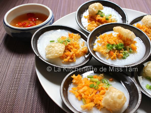 Galette de riz aux crevettes à la vapeur de Huê