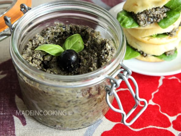 Tapenade aux olives noires et au miel : une recette rapide et originale