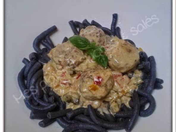 Rigatoni noirs, boulettes de veau au basilic et crème aux trois poivrons