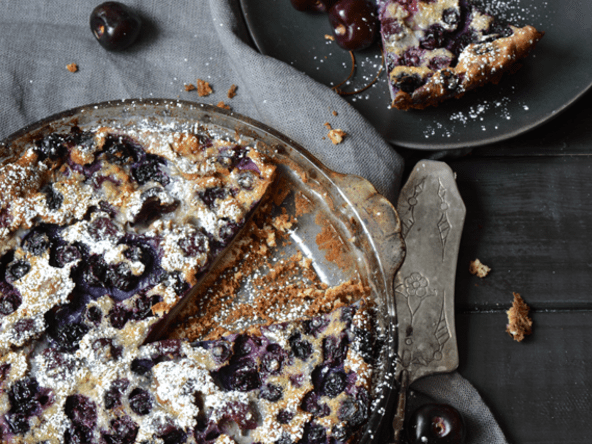 Clafoutis aux bleuets et aux cerises