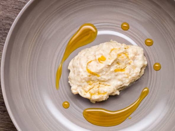 Riz au lait aux zestes d’orange et à l’anis étoilé servi avec un sirop à l'orange maison