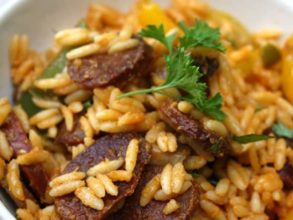 Salade de pâtes poivrons, chorizo et champignons grillés au four