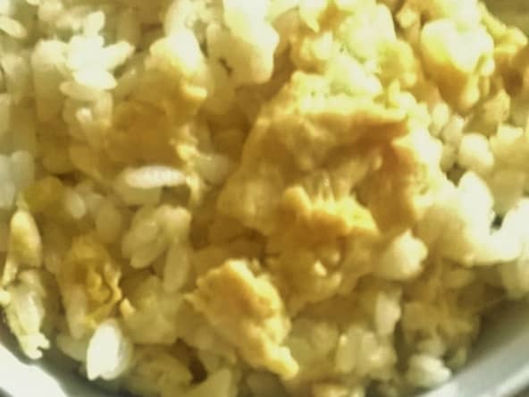 Riz sauté à l'asiatique aux oeufs et sauce soja