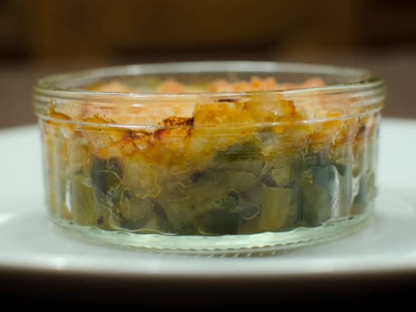 Crumble aux oignons nouveaux et au parmesan