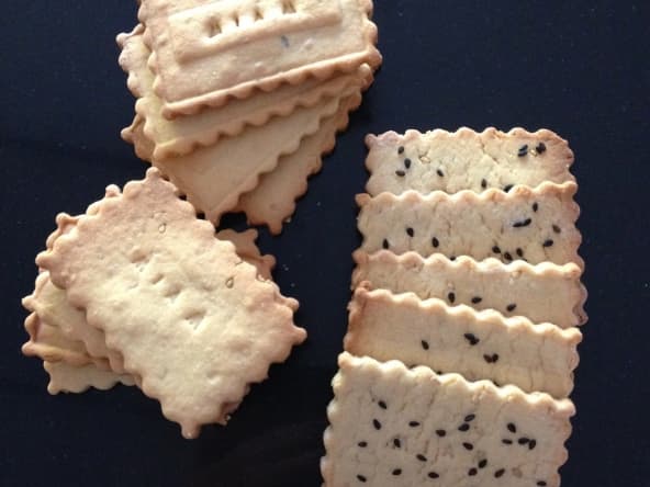 Biscuits secs au sésame doré