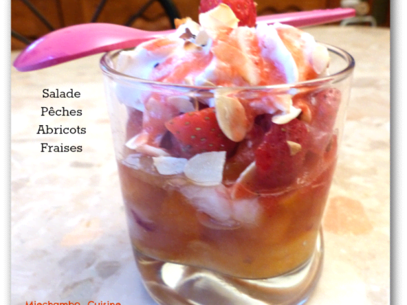 Salade de pêches et abricots à la mousse de fraises