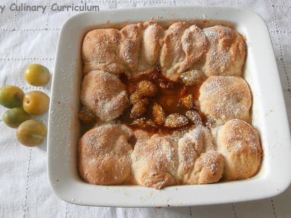 Cobbler aux prunes et coco