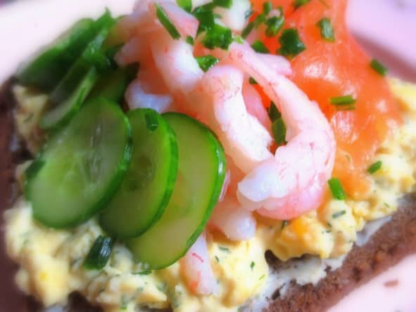 Le Smørrebrød : le sandwich danois au pain noir