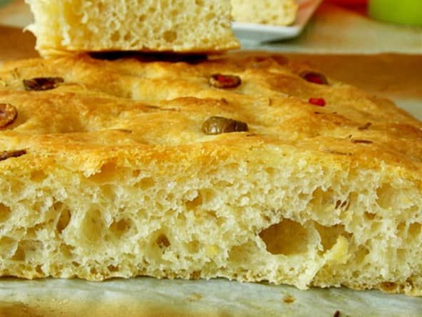 Focaccia au romarin et olives