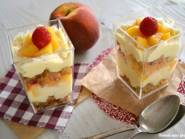 Tiramisu aux pêches et sablés caramel