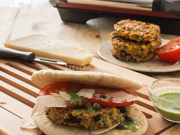 Sandwich végétarien à l'italienne : roquette, tomates, parmesan
