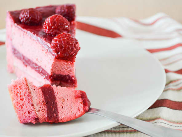 Framboisine d’Arnaud Delmontel un entremets à base de biscuit joconde et de mousse framboise