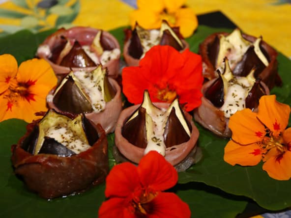 Figues rôties au miel de fleurs d'oranger, bocconcini de mozarella et prosciutto