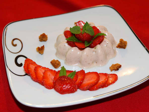 Bavarois à la fraise et au pain d'épice grillé