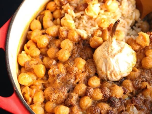 Riz au four aux pois chiches et aux raisins
