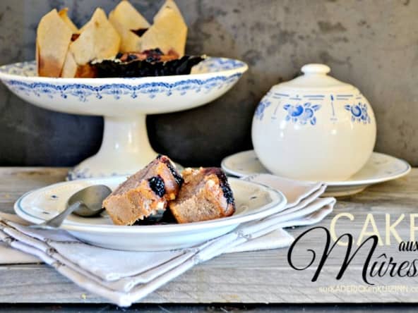 Cake aux mûres et confiture aux fruits rouges