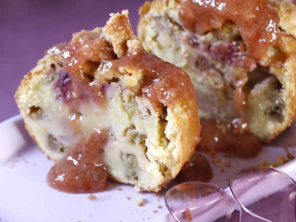 Cake crumble à la rhubarbe et coulis