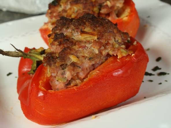Poivron farci au porc haché, olives et chorizo
