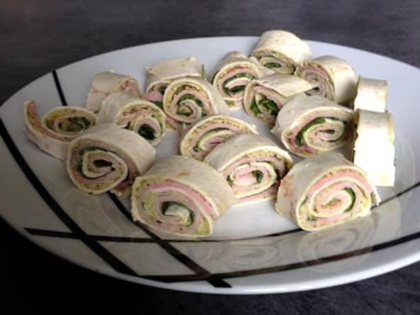 Mini wraps au pesto, jambon et roquette