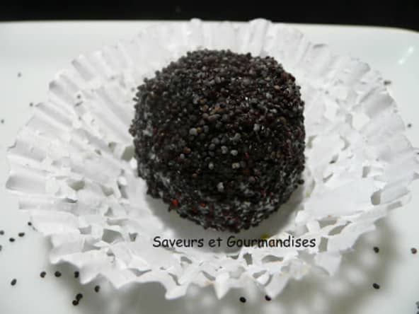 Boulettes de fromage de chèvre au pavot.