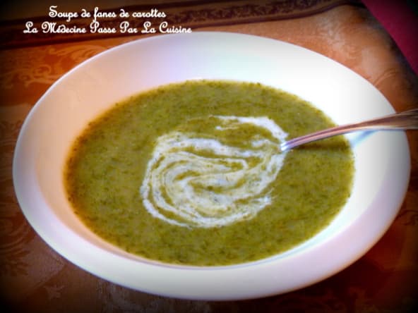 Soupe de fanes de carottes
