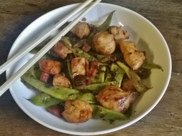 Poulet sauté aux Haricots plats avec une sauce à l'orange