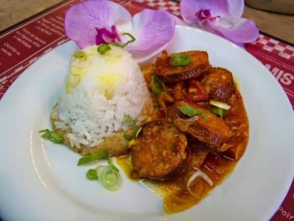 Rougail de saucisses de Morteau au combava