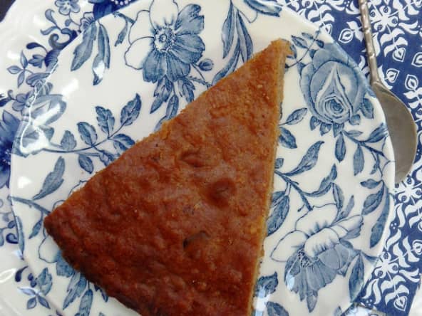 Gâteau aux pommes, noix et cannelle