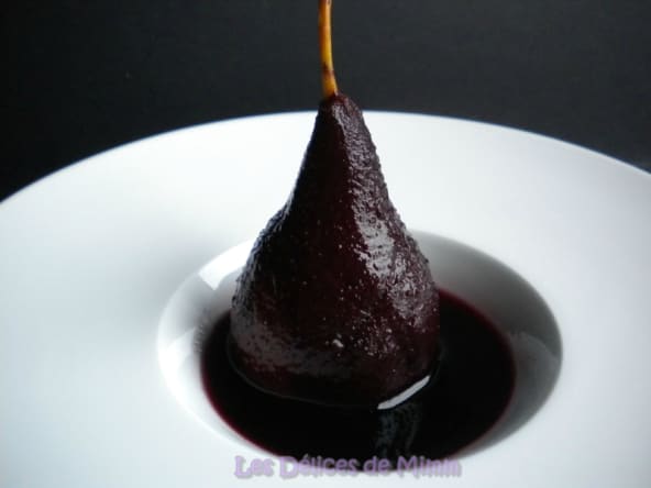 Poires pochées au vin rouge et aux épices